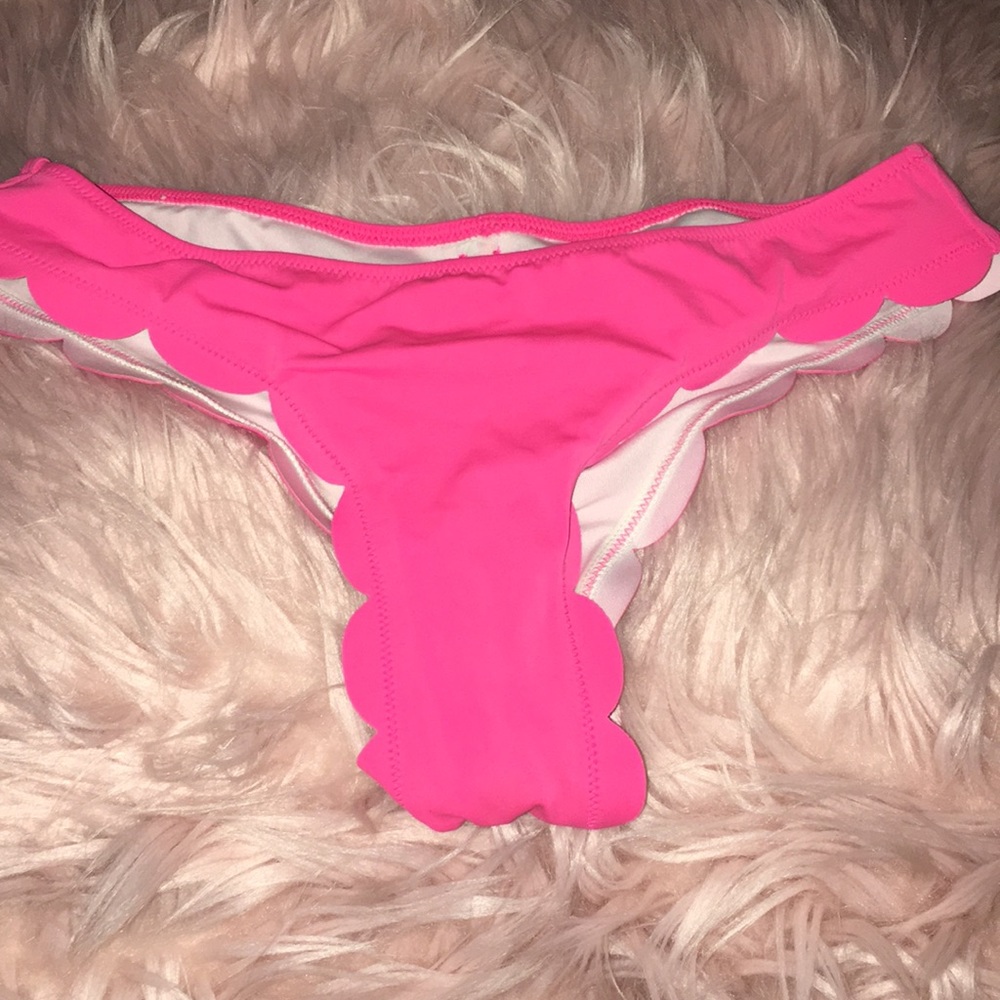 victoria’s secret pink scalloped bikini bottoms